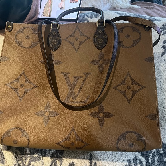 Louis Vuitton Handbags - Louis Vuitton Monogram On the Go GM